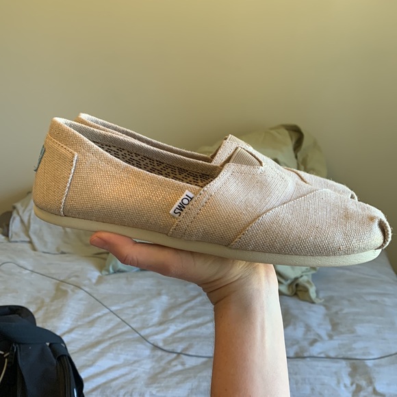 Brand new tags on toms - Picture 2 of 3